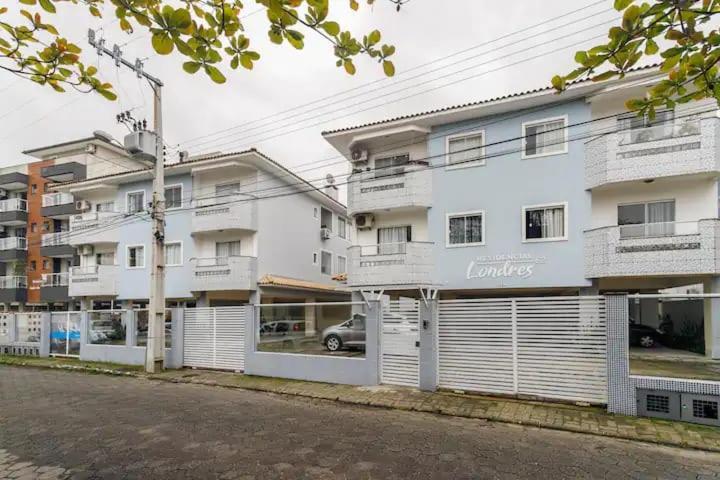 Self Check-In Wi-Fi , 2 Garagens, Home-Officce, Ar Quente E Frio Florianópolis Exteriör bild